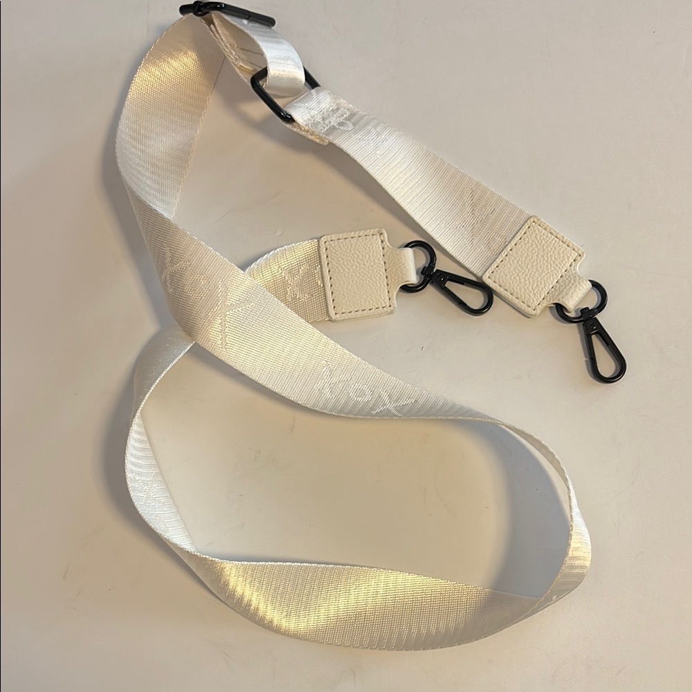 WHITE GUITAR STRAP WITH BLACK CLIPS XOX DESIGN ADJUSTABLE VEGAN LEATHER ACCENTS